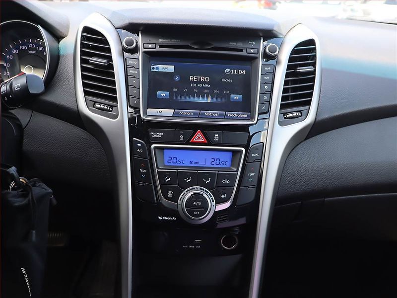 Hyundai i30 (2016) 1.6 CRDi, Automat, Navi - fotka 12 z 19
