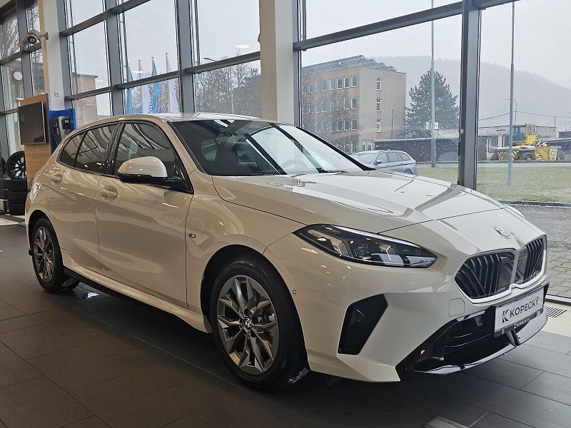 BMW Řada 1 118d - fotka 10 z 31