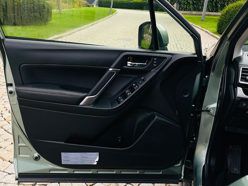 Subaru Forester 2.0i 1.MAJITEL TAŽNÉ SERVISKA - fotka 30 z 48