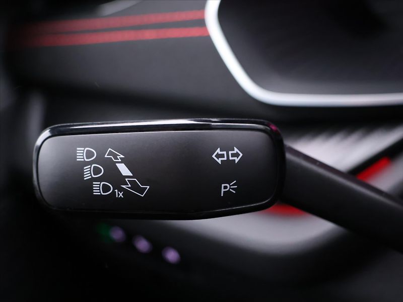 Škoda Octavia 2,0 TSI DSG RS DPH 1.maj CZ - fotka 21 z 43