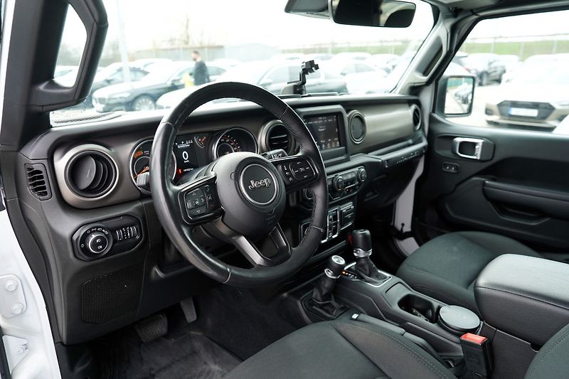 Jeep Wrangler 2.2 CRD/Sport/MultiJet/4x4/AT - fotka 28 z 44
