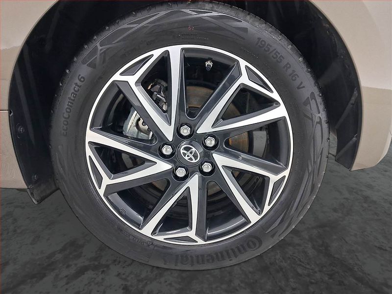 Toyota Yaris (2023) 1.5 VVT-i Hybrid - fotka 15 z 22