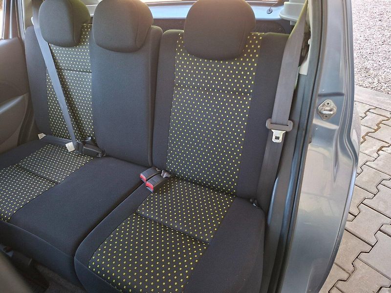 Daihatsu Sirion (2006) 1.3i 67kW AUT 4WD - fotka 30 z 39