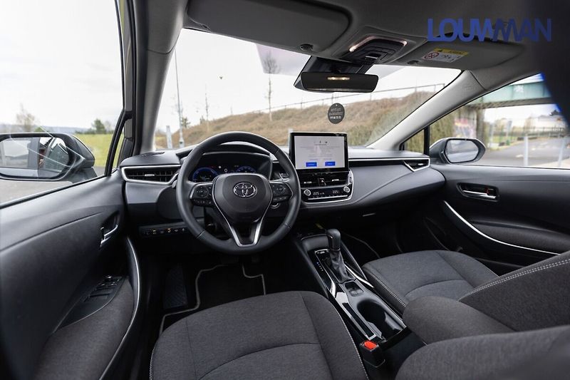 Toyota Corolla SD 1.8L HEV CVT Style - fotka 18 z 32