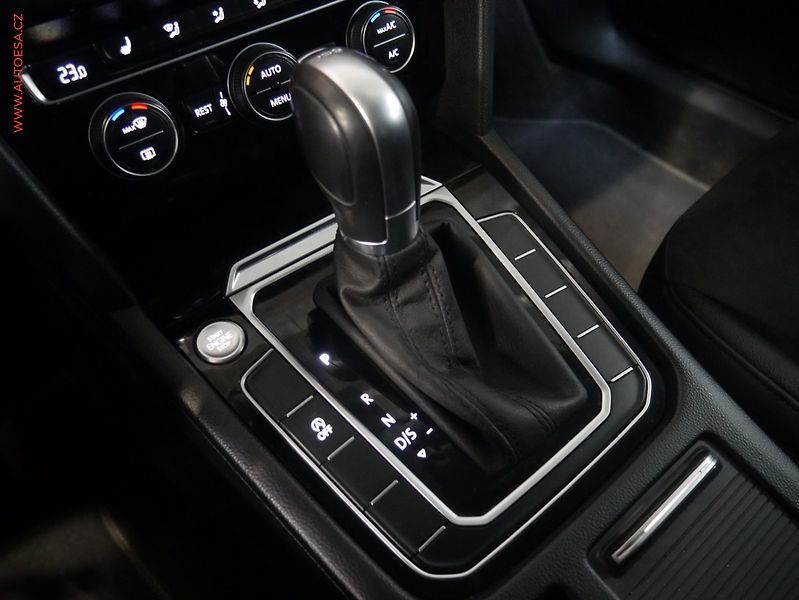 Volkswagen Arteon (2019) 2.0 TDi, 1.maj,ČR, Elegance - fotka 17 z 19