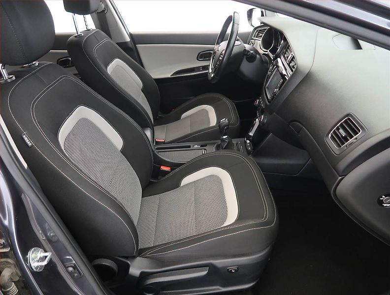 Kia Ceed (2015) 1.6 CRDi, Navi, Xenony - fotka 9 z 23