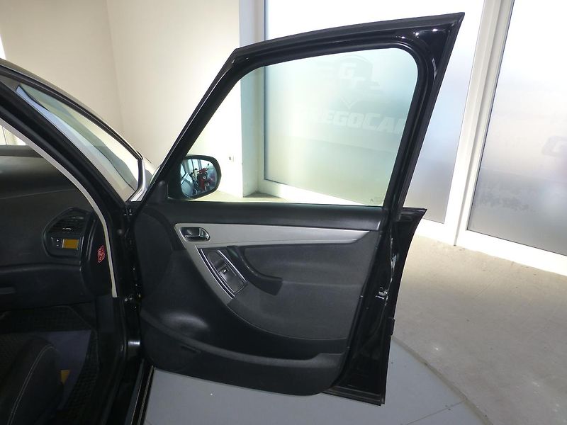 Citroën Grand C4 Picasso (2013) 1,6HDI*NAVI*TAŽNÉ*PARK.S*7MÍST - fotka 20 z 28