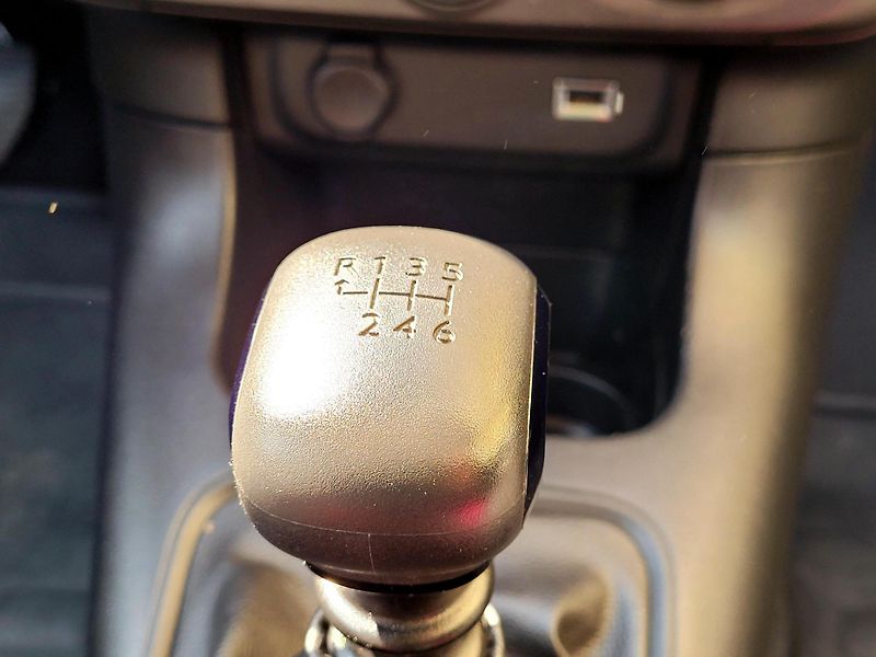 Citroën C3 1,2 110k Feel *SERV.KNIHA*   - fotka 35 z 44