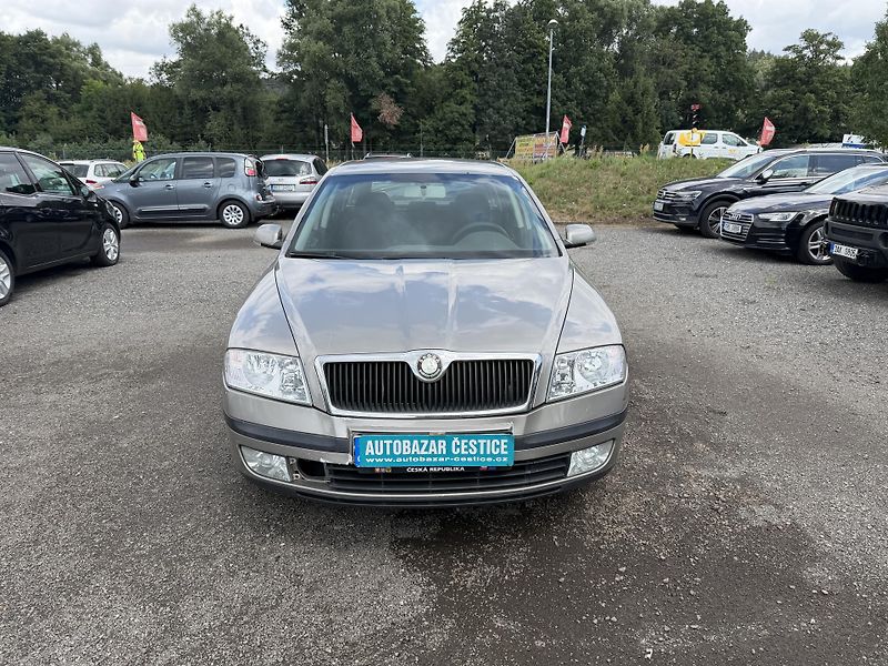 Škoda Octavia 1.6i - fotka 2 z 20