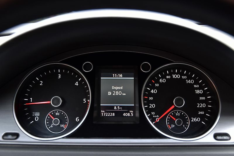 Volkswagen Passat 2.0 TDi CR COMFORTLINE, VÝHŘEV - fotka 15 z 50