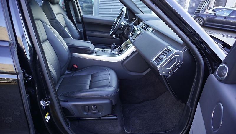 Land Rover Range Rover Sport SPORT 3,0I P400 AUT. 4WD - fotka 45 z 48
