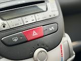 Peugeot 107 1,0 i 77tKm KLIMA SERVO - náhled 13