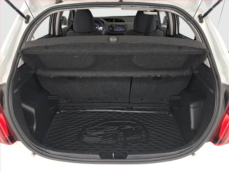 Toyota Yaris (2015) 1.5 Hybrid, Automat - fotka 14 z 19