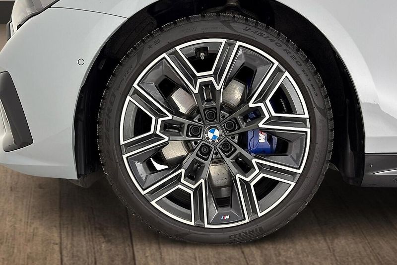 BMW Řada 5 540d xDrive Touring - fotka 24 z 24