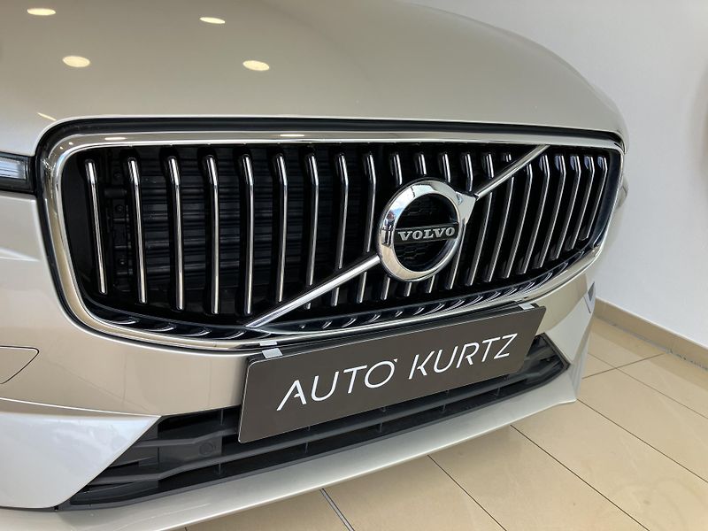Volvo XC60 B4 AWD Inscription AT8, ČR - fotka 3 z 41