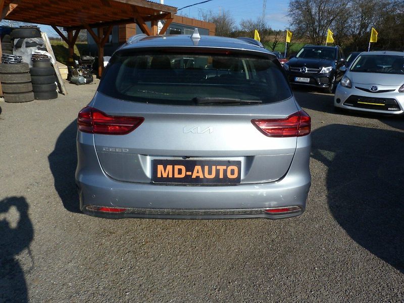 Kia Ceed 1.5 T-GDI  118 Kw DPH - fotka 7 z 20