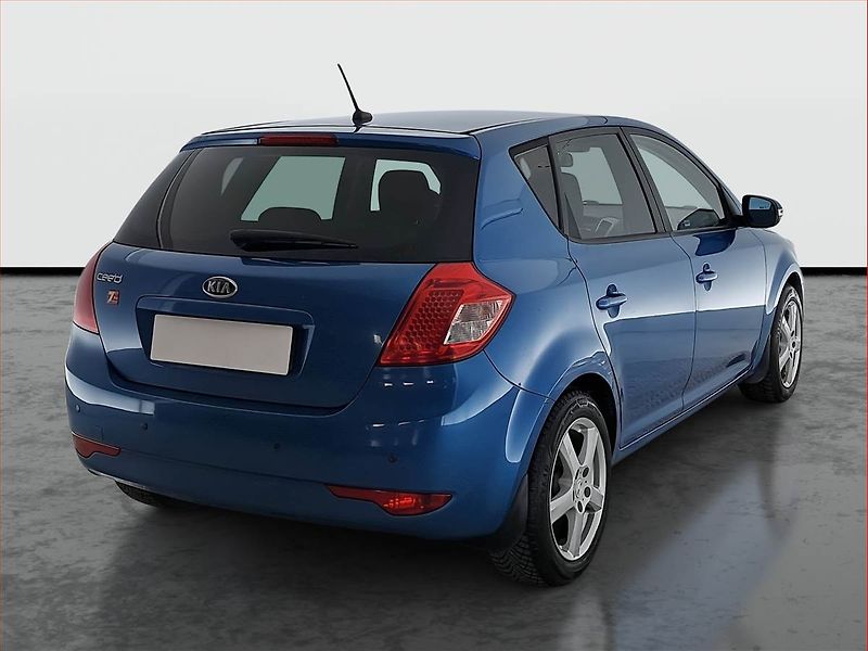 Kia Ceed (2011) 1.6 CVVT, po STK, jezdí dobře - fotka 5 z 19