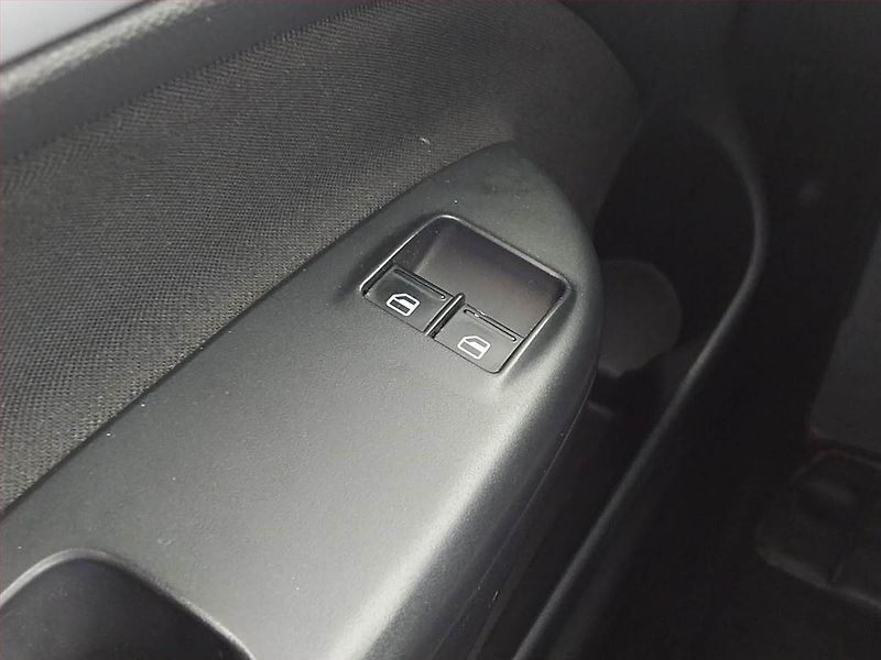 Škoda Octavia (2011) Ambition 1.6 TDI, Serv.kniha - fotka 16 z 18