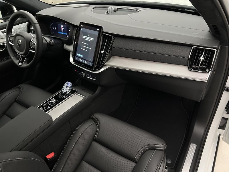 Volvo XC90 (2026) T8 AWD BLACK EDITION ULTRA - fotka 21 z 47