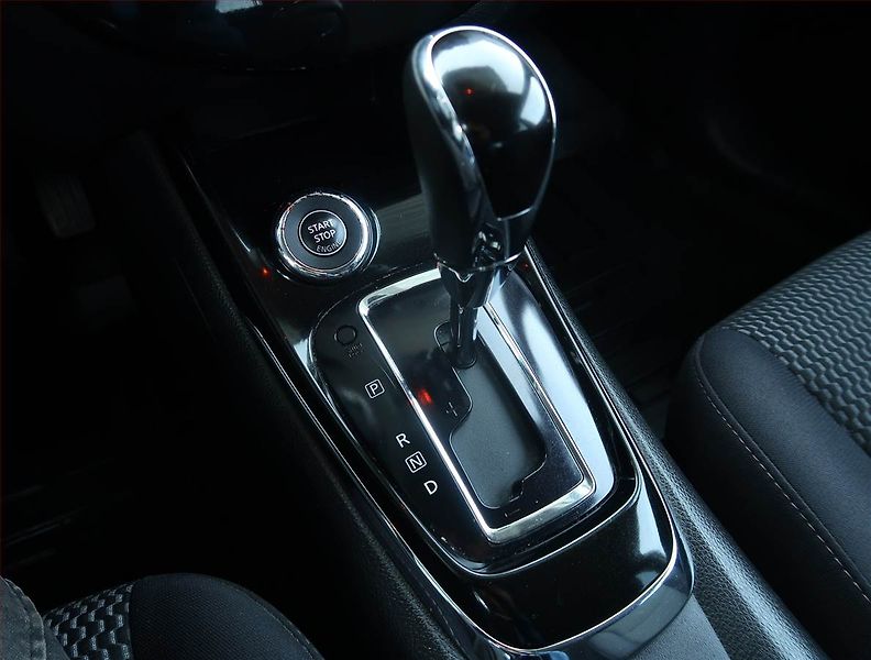 Nissan Pulsar (2015) 1.2 DIG-T, Automat, Serv.kniha - fotka 13 z 23