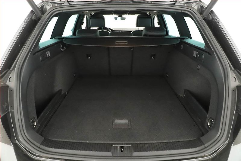 Volkswagen Passat (2018) Highline 2.0 TDI, 4X4 - fotka 19 z 20