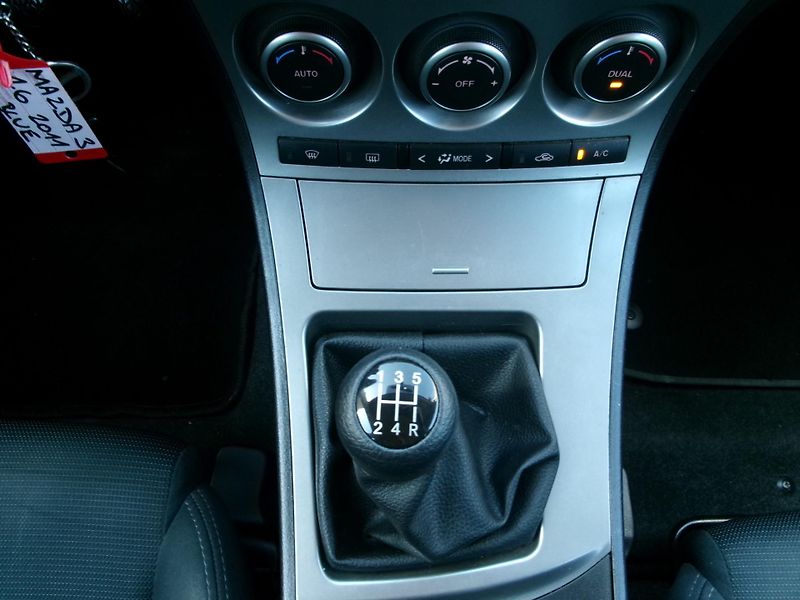 Mazda 3 (2011) 1,6i AC TEMP ALU BT - fotka 21 z 28
