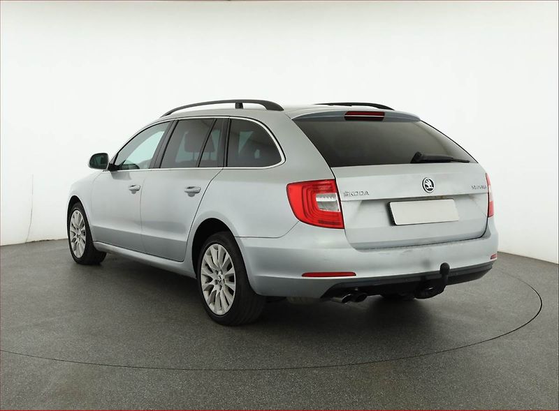 Škoda Superb (2013) Ambition 2.0 TDI, Serv.kniha - fotka 4 z 18