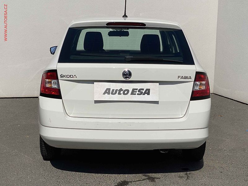 Škoda Fabia (2017) 1.0 TSi, ČR, AC, park.kamera - fotka 5 z 17