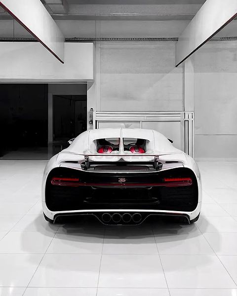 Bugatti Chiron (2019) Exkluzivní W16 sportovní edice - fotka 2 z 14