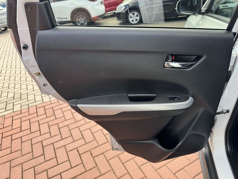 Suzuki Vitara (2016) 1.6i VVT Comfort Plus LED Navi - fotka 25 z 50