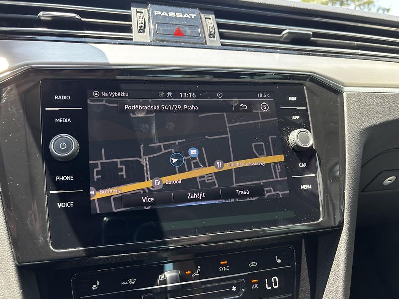 Volkswagen Passat (2022) Elegance 2.0 TDI (110 kW) AUT - fotka 12 z 18