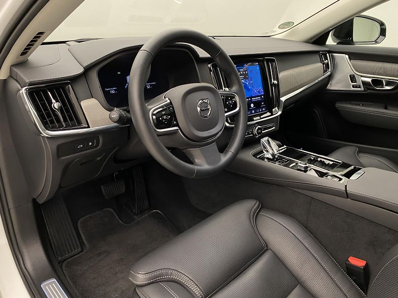 Volvo V90 T8 AWD RECHARGE DARK ULTRA CZ - fotka 4 z 69
