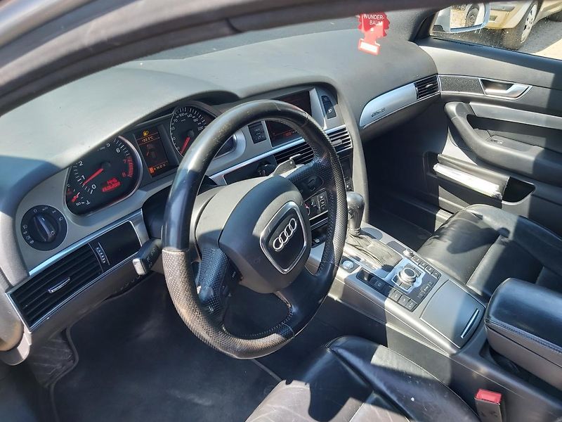 Audi A6 (2005) 3,2 Avant Quatro - fotka 30 z 36