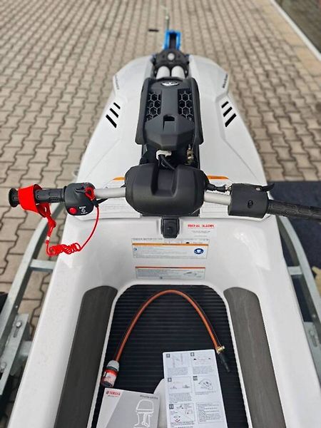 Yamaha SJ 700 SUPER JET (2022) SUPERJET WAWE RUNNER - fotka 12 z 13