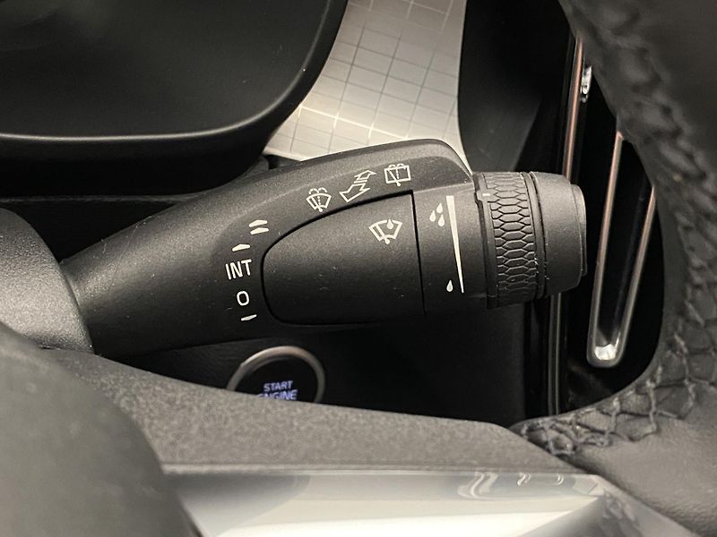 Volvo XC40 T2 MOMENTUM REZERVACE - fotka 22 z 44