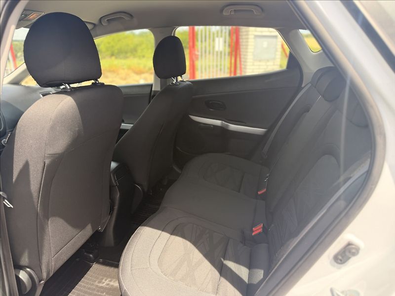 Kia Ceed 1,4 i +LPG 1.MAJITEL ČR DPH - fotka 14 z 22