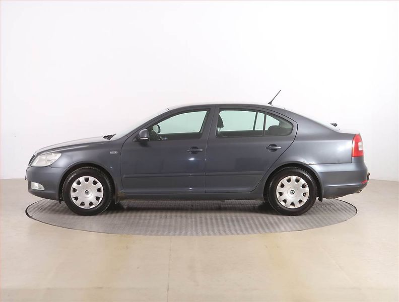 Škoda Octavia (2011) Ambiente 1.2 TSI, Serv.kniha - fotka 3 z 16