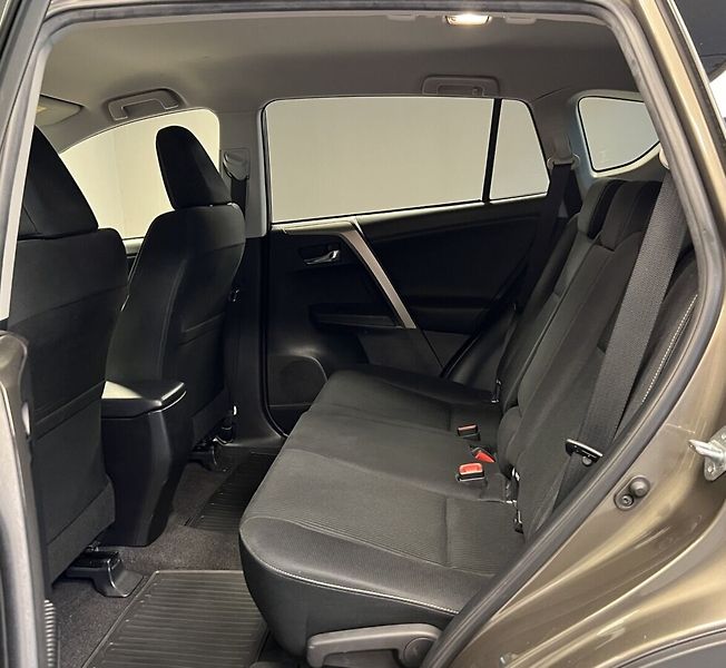 Toyota RAV4 2.2 AT D-CAT  ACTIVE DESIGN SM - fotka 9 z 15
