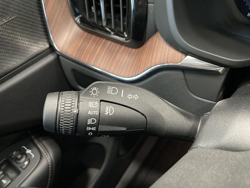 Volvo XC60 T6 eAWD Recharge Ultra Dark  - fotka 32 z 36