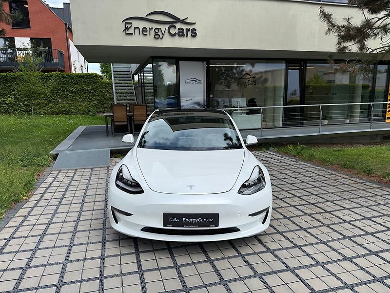 Tesla Model 3 Long Range AWD - fotka 2 z 38