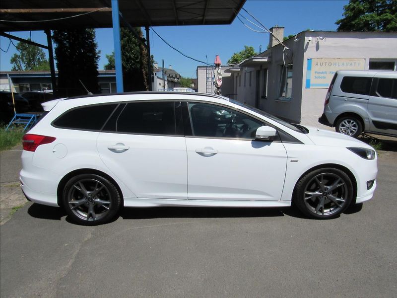 Ford Focus 1,5 Ecoboost 134kW ST-Line - fotka 8 z 28