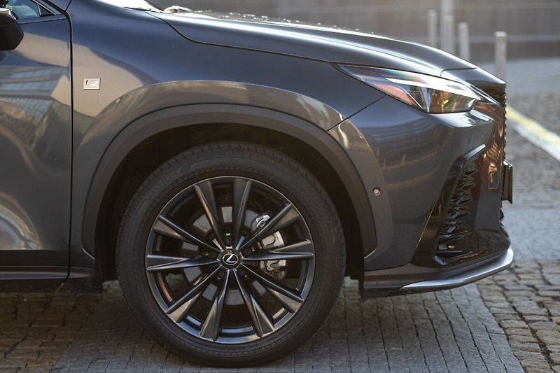 Lexus NX 350h 350H 2,5 HEV F SPORT TOP - fotka 3 z 36