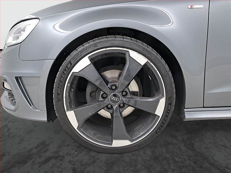 Audi A3 (2015) S-Line 1.6 TDI, Automat - fotka 15 z 20