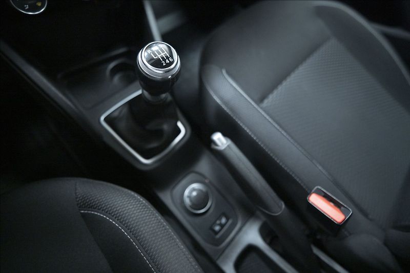 Dacia Duster 1,5 Blue dCi 4WD COMFORT TAŽNÉ - fotka 17 z 34