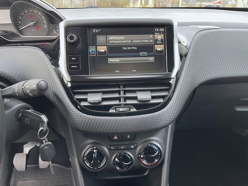 Peugeot 2008 Style 1.2 PureTech serviska - fotka 14 z 16