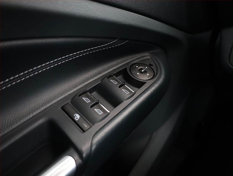 Ford C-MAX (2012) 1.6 i, Serv.kniha, Navi - fotka 14 z 16