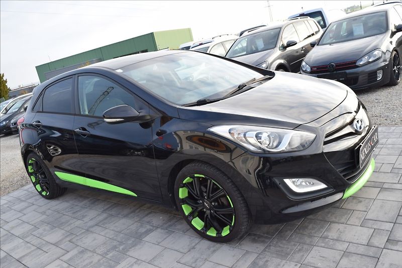 Hyundai i30 1,6 CRDi 81KW BALCK & LIME - fotka 4 z 48