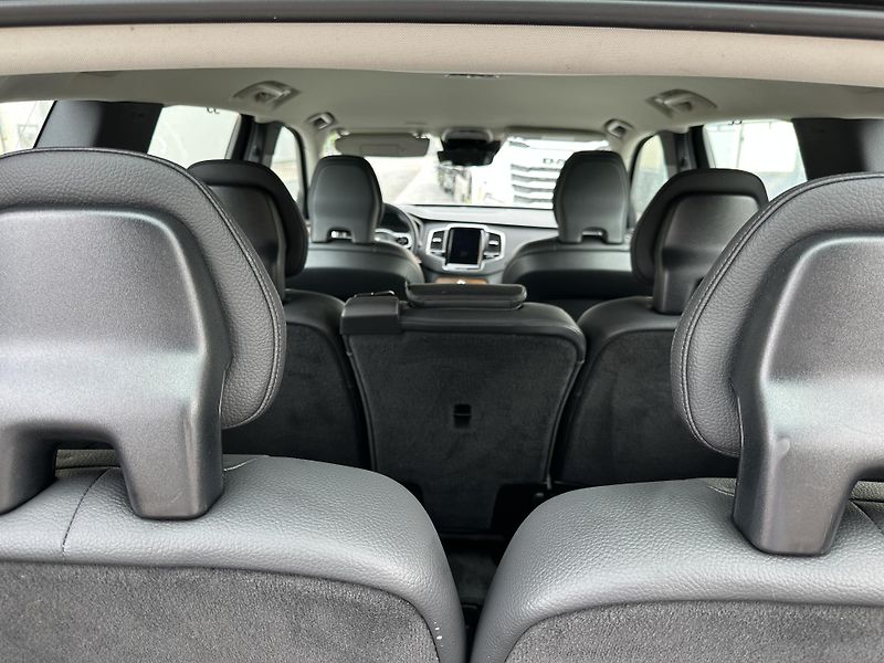 Volvo XC90 T8 plug-in hybrid Recharge - fotka 26 z 32