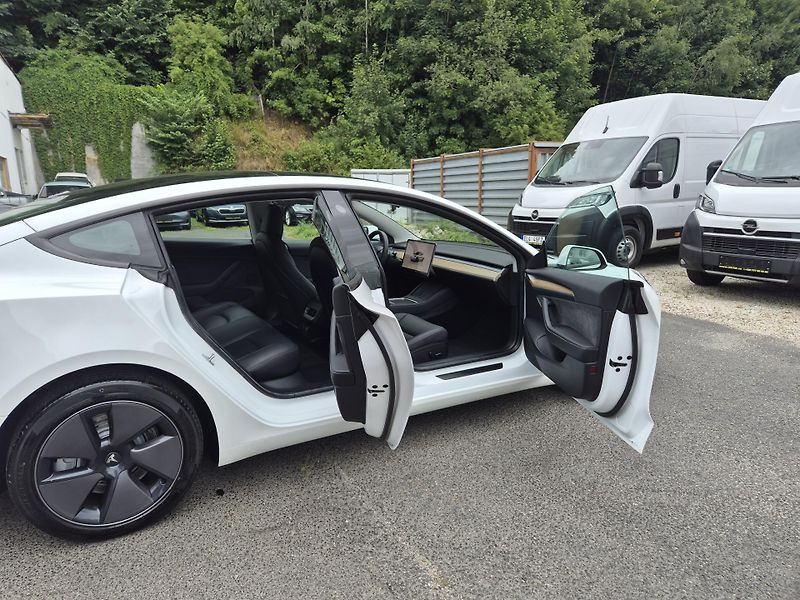 Tesla Model 3 LONG RANGE DUAL MOTOR SOH 94% - fotka 17 z 49