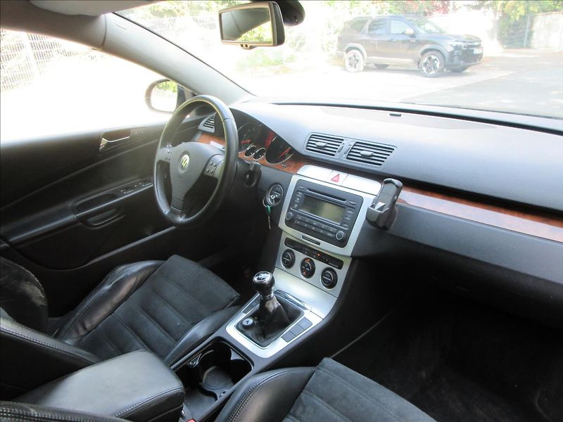 Volkswagen Passat 2,0 FSi 110Kw, 4x4, Kůže, xeno - fotka 14 z 24
